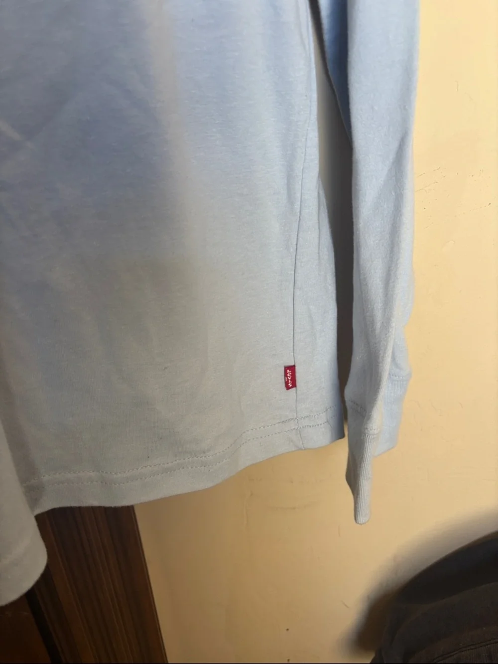 Levi’s long sleeve tee! Small